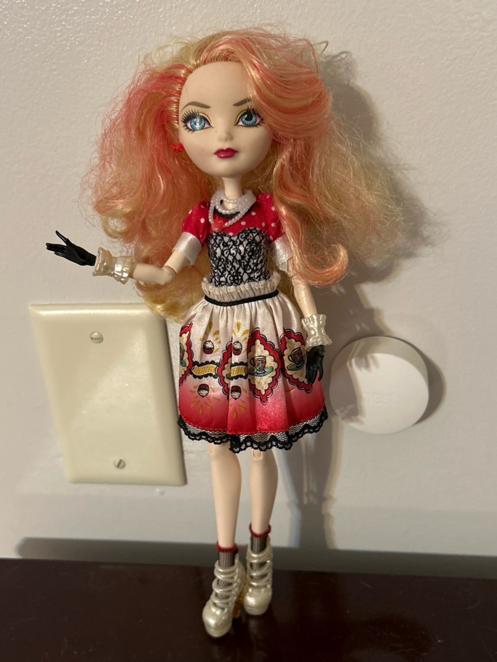 Ever After High Hat-Tastic Apple White Doll